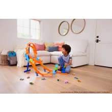                             Hot Wheels vertikální osmičková dráha 68 cm                        